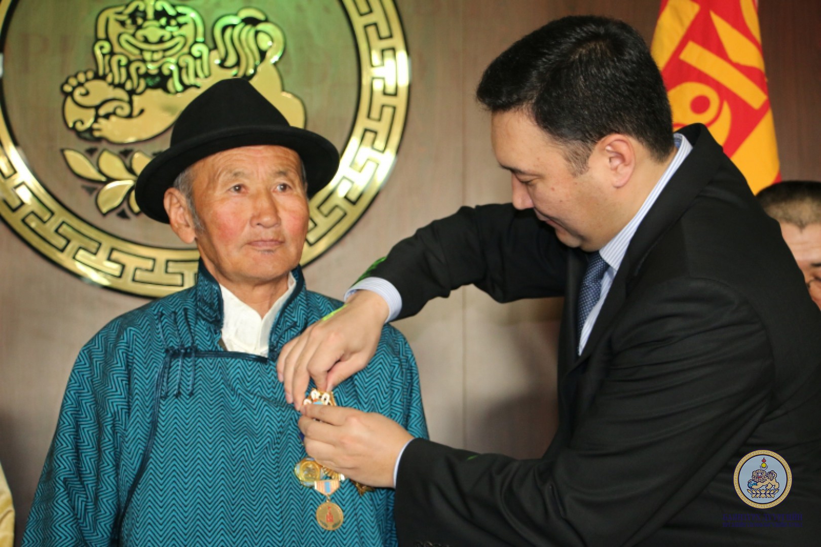 Төрийн дээд одон, медаль гардуулах ёслол боллоо