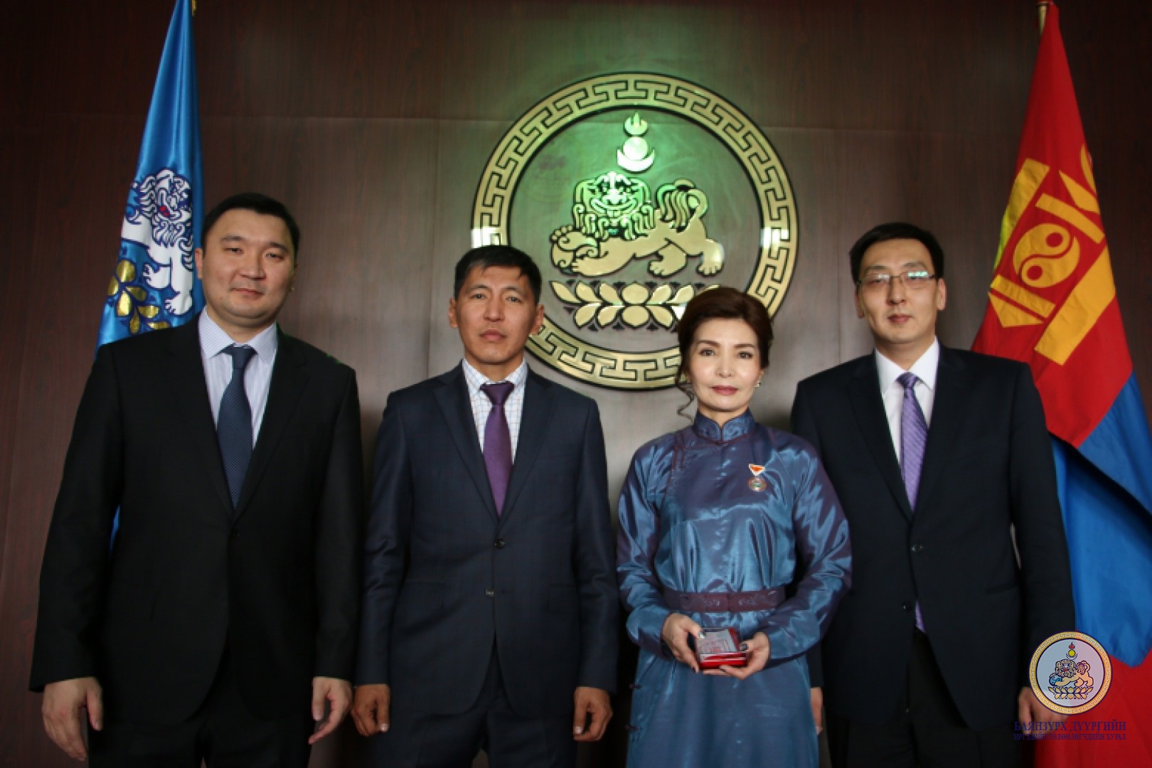 Төрийн дээд одон, медаль гардуулах ёслол боллоо