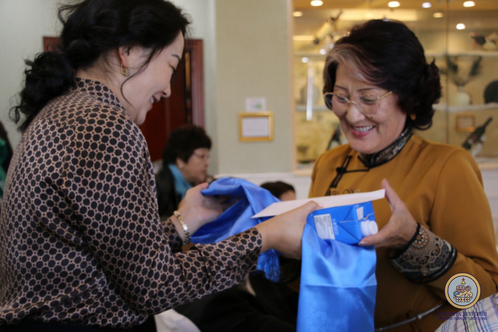 Ахмадууддаа хүндэтгэл үзүүллээ