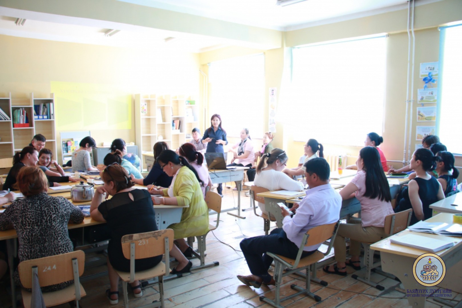 Баянзүрх дүүргийн Гэмт хэргээс урьдчилан сэргийлэх ажлыг зохицуулах салбар зөвлөл “Гэр бүл, хүүхдийн хөгжилд хороодын засаг дарга, хэсгийн ахлагч нарын үүрэг, оролцоо” сэдэвт сургалтыг зохион байгууллаа