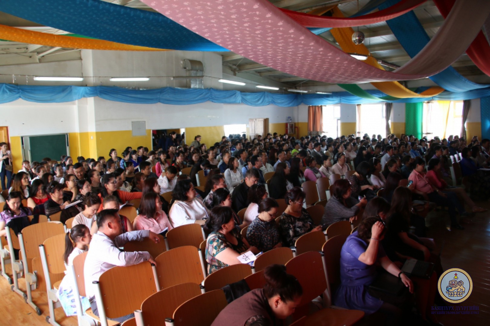 Баянзүрх дүүргийн Гэмт хэргээс урьдчилан сэргийлэх ажлыг зохицуулах салбар зөвлөл “Гэр бүл, хүүхдийн хөгжилд хороодын засаг дарга, хэсгийн ахлагч нарын үүрэг, оролцоо” сэдэвт сургалтыг зохион байгууллаа