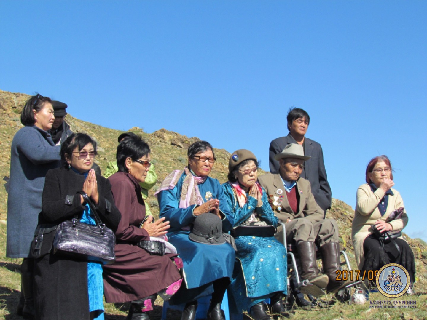 Улс төрийн хилс хэрэгт хэлмэгдэгсэд, тэдний үр хүүхдүүдэд хүндэтгэл үзүүллээ