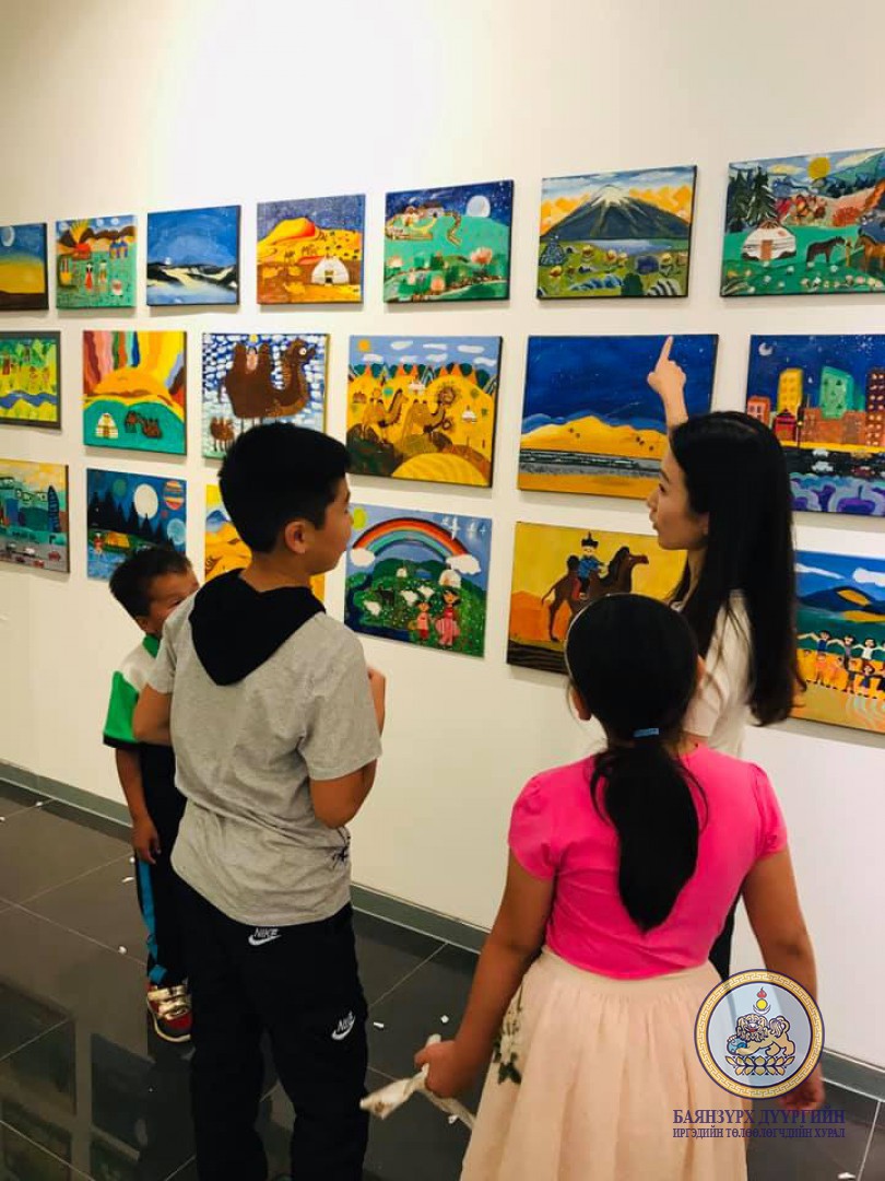 БАЯНЗҮРХ ДҮҮРГИЙН ХҮҮХДҮҮД БНСУ-Д ГАР ЗУРГИЙН ҮЗЭСГЭЛЭНГЭЭ ТОЛИЛУУЛЛАА