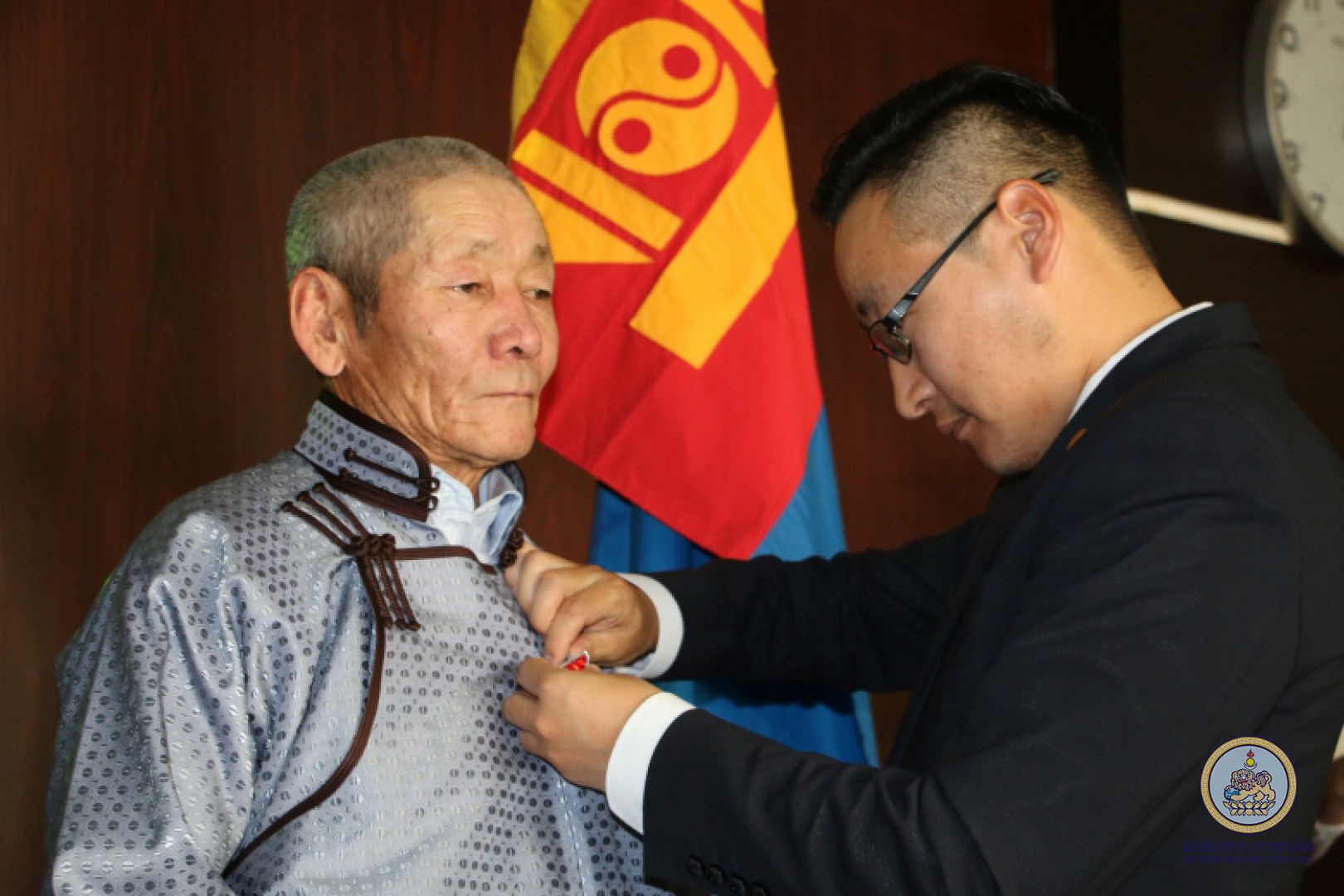 Төрийн дээд одон, медаль гардуулах ёслол боллоо