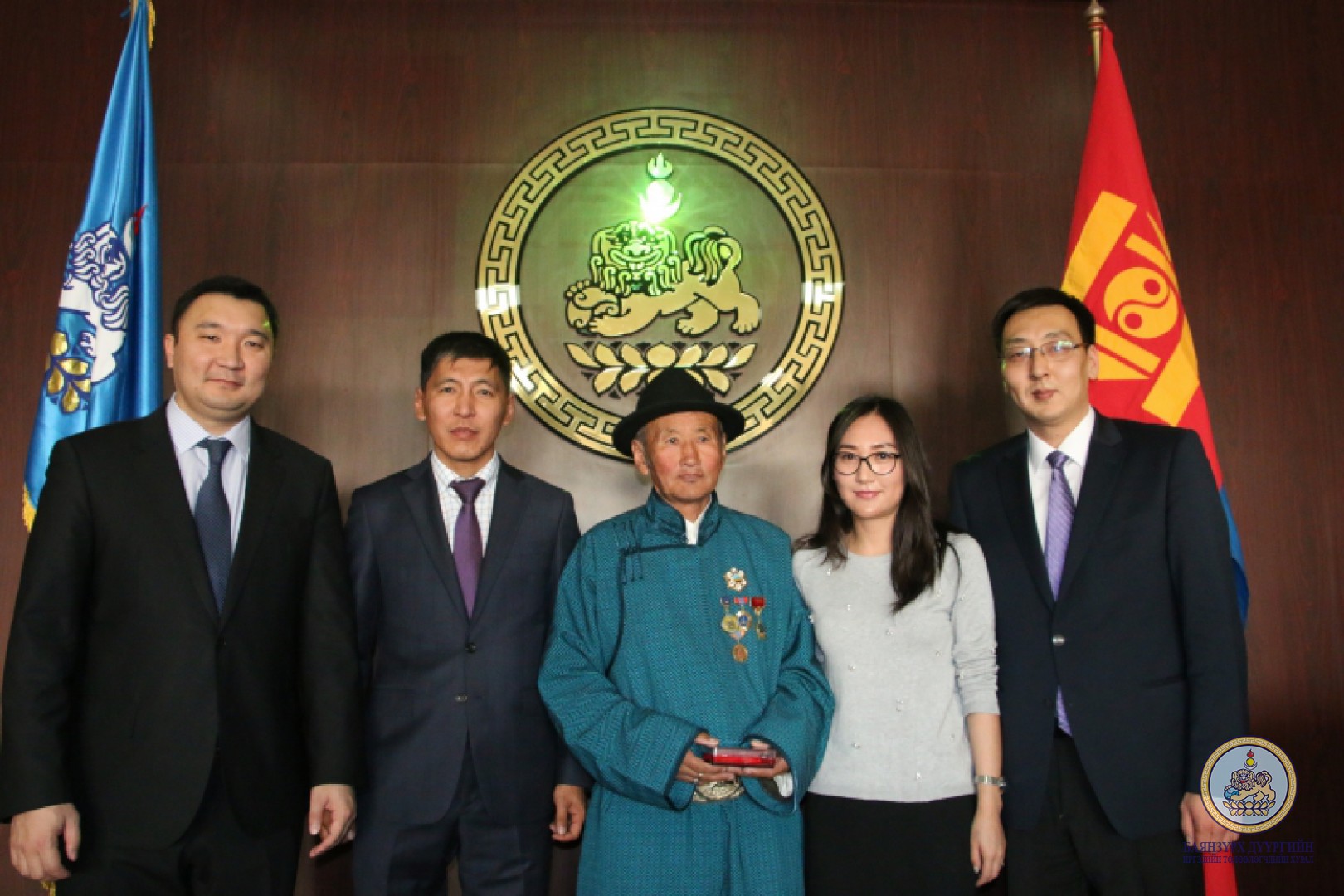 Төрийн дээд одон, медаль гардуулах ёслол боллоо