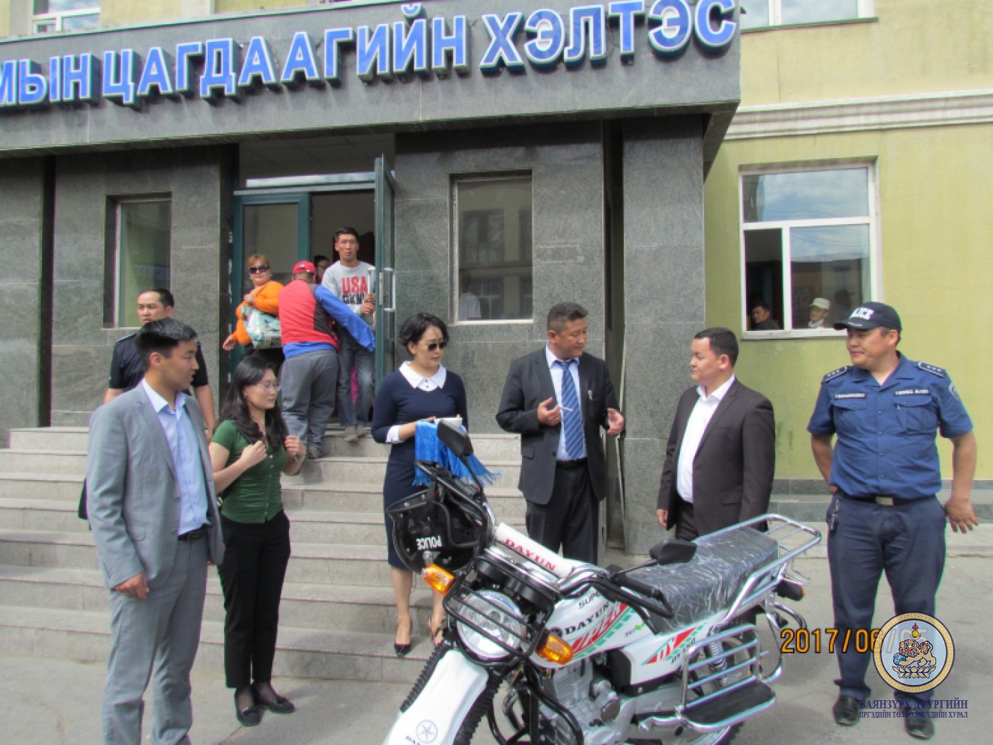 ГХУСАЗСЗ-өөс Цагдаагийн 3 дугаар хэлтэст эргүүлийн мотоцикл хүлээлгэн өглөө