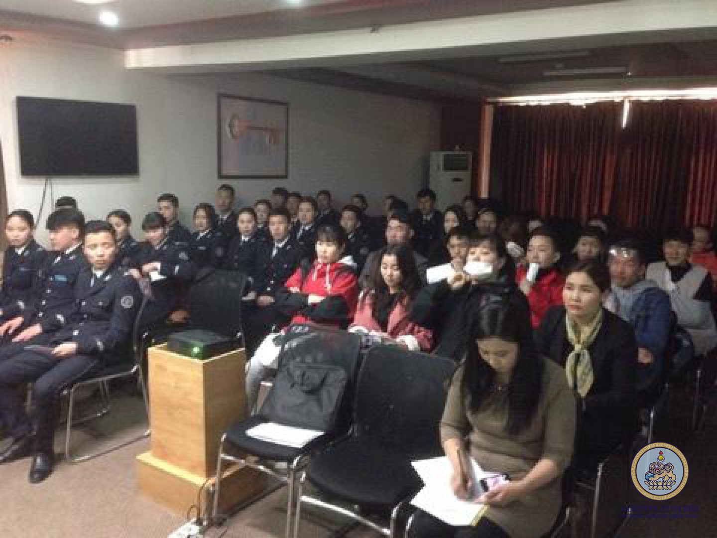 Дүүргийн Их, дээд сургуулиудын оюутан, залуучуудад хуулийн танилцуулга хийлээ.
