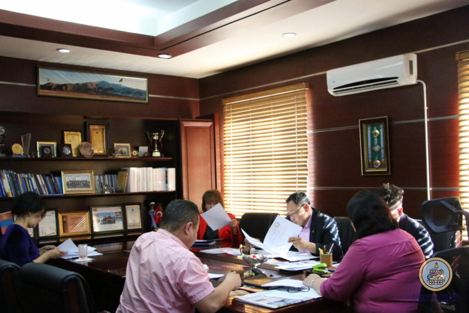 Дүүргийн Иргэдийн төлөөлөгчдийн хурлын Тэргүүлэгчдийн хуралдаан хуралдлаа