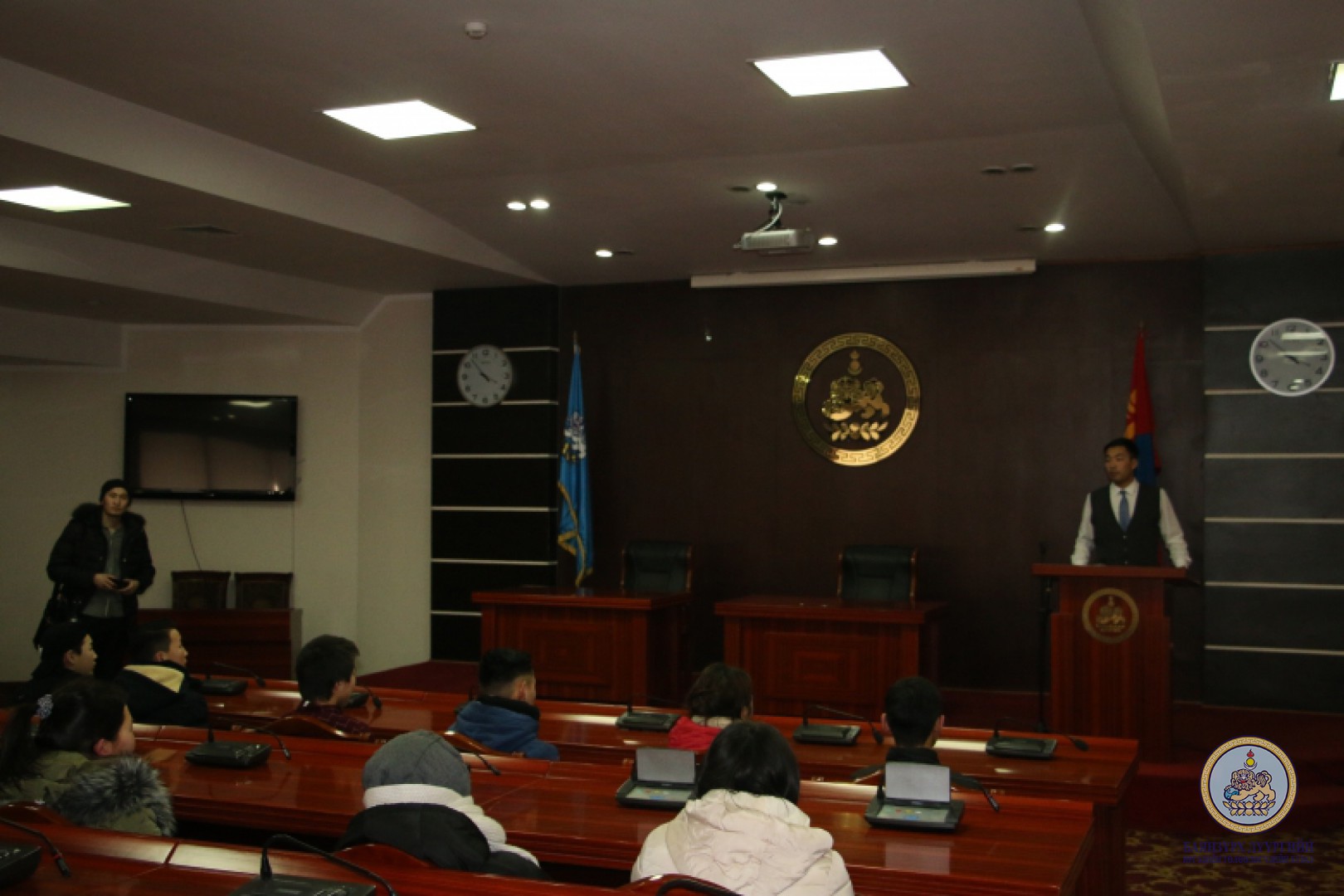 Залуучууд Иргэдийн төлөөлөгчдийн хурлын үйл ажиллагаатай танилцлаа