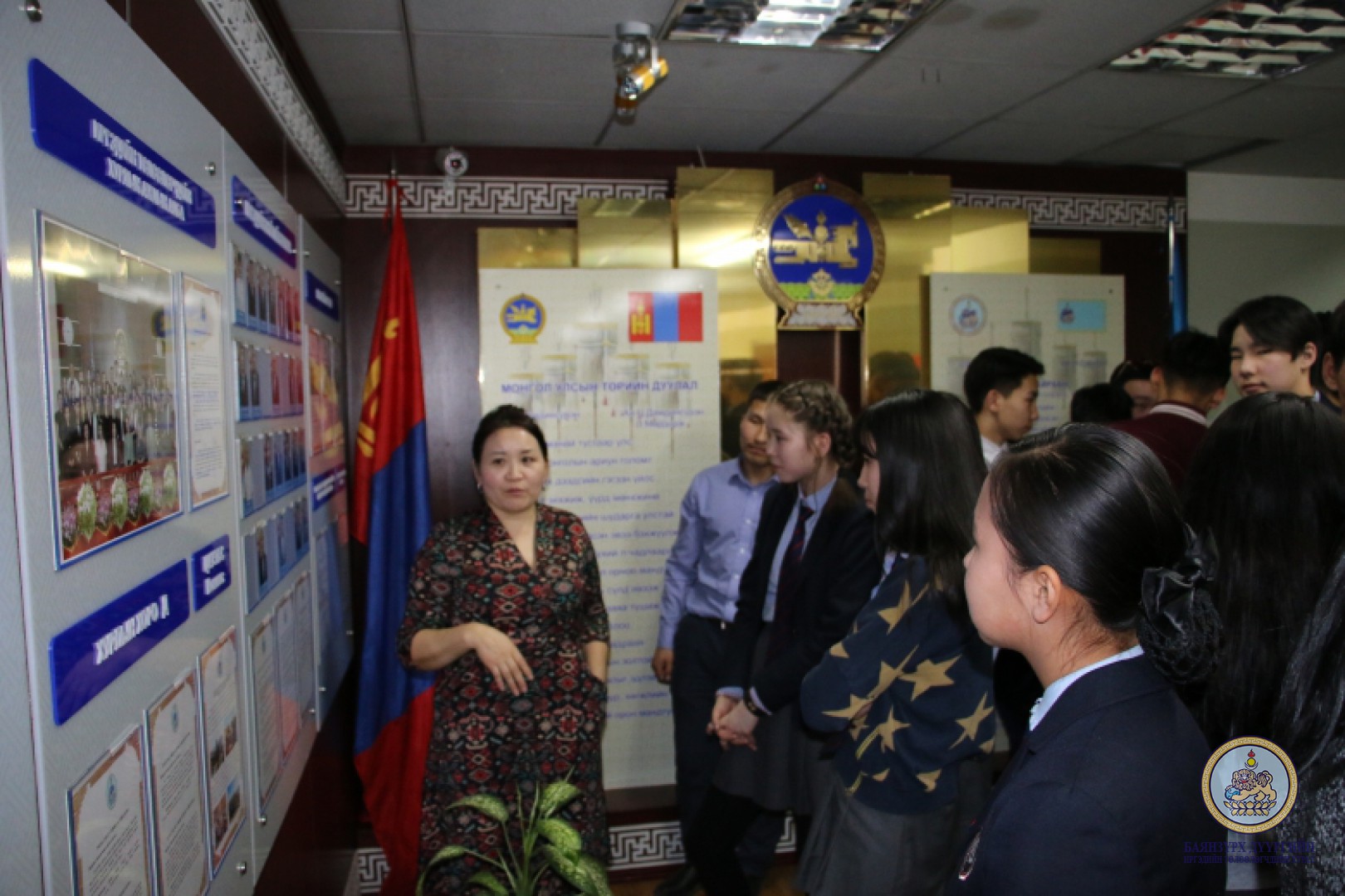 Баянзүрх дүүргийн 133 дугаар сургуулийн ахлах ангийн сурагчид дүүргийн Иргэдийн төлөөлөгчдийн хурлын үйл ажиллагаатай танилцлаа