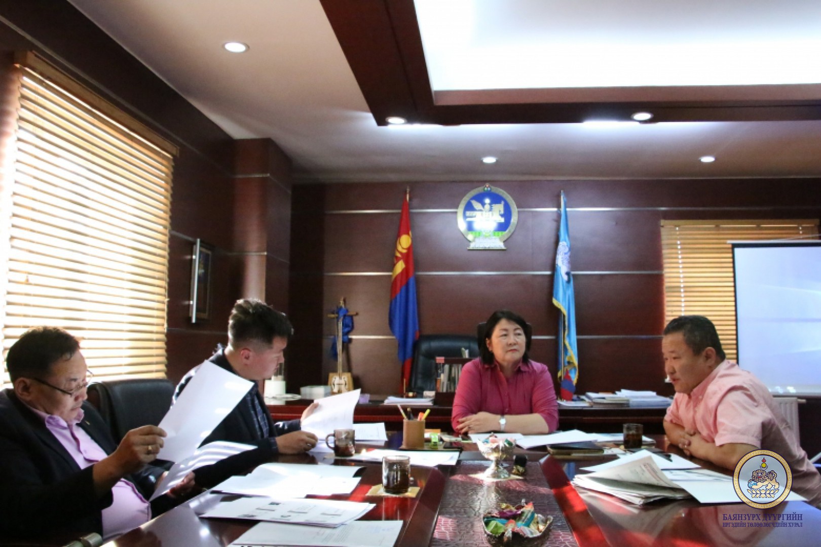 Дүүргийн Иргэдийн төлөөлөгчдийн хурлын Тэргүүлэгчдийн хуралдаан хуралдлаа