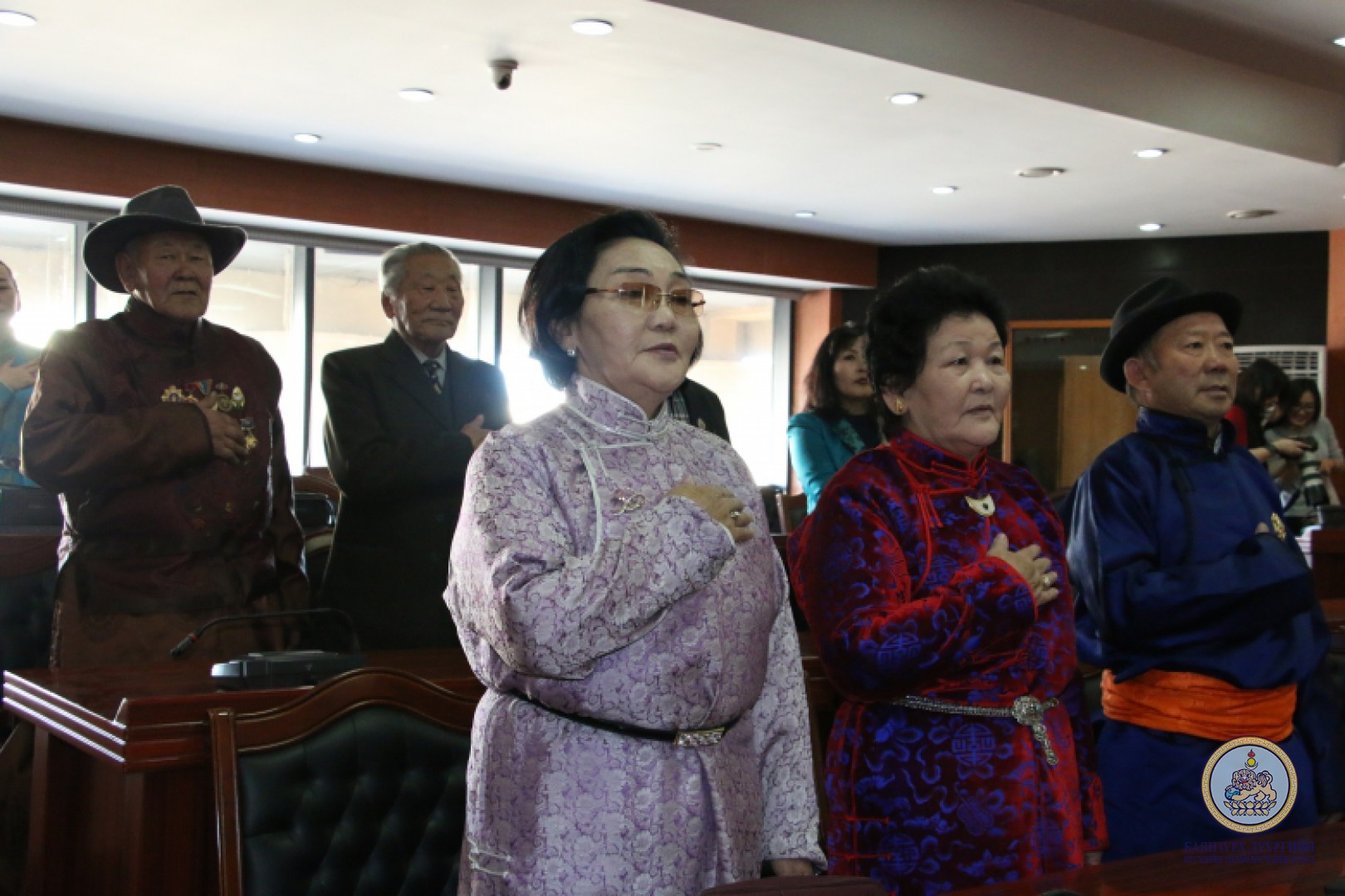 Төрийн дээд одон, медаль гардуулах ёслол боллоо