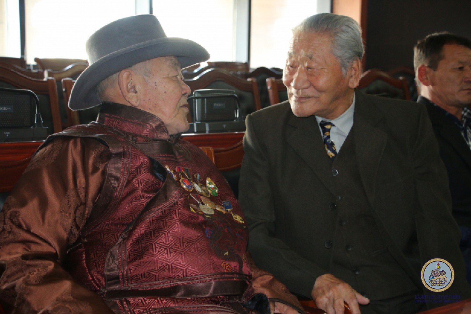 Төрийн дээд одон, медаль гардуулах ёслол боллоо