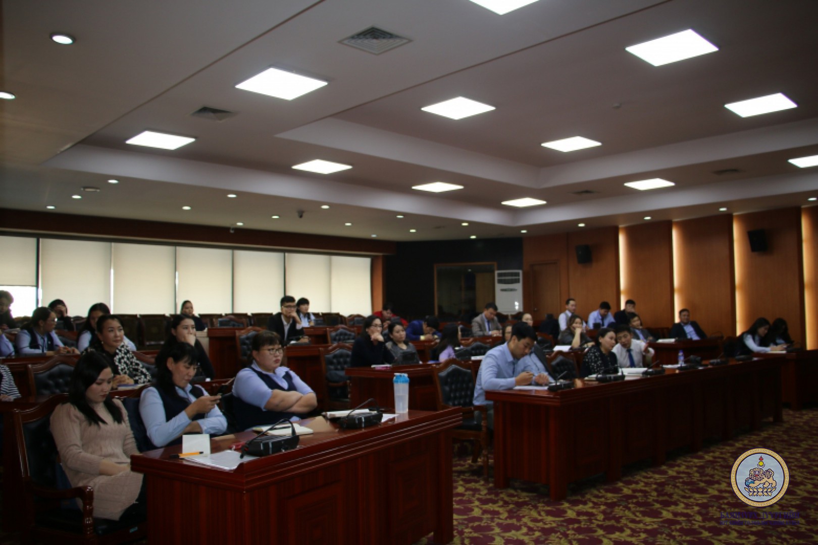 Албан хаагчдад мэдээлэл өглөө