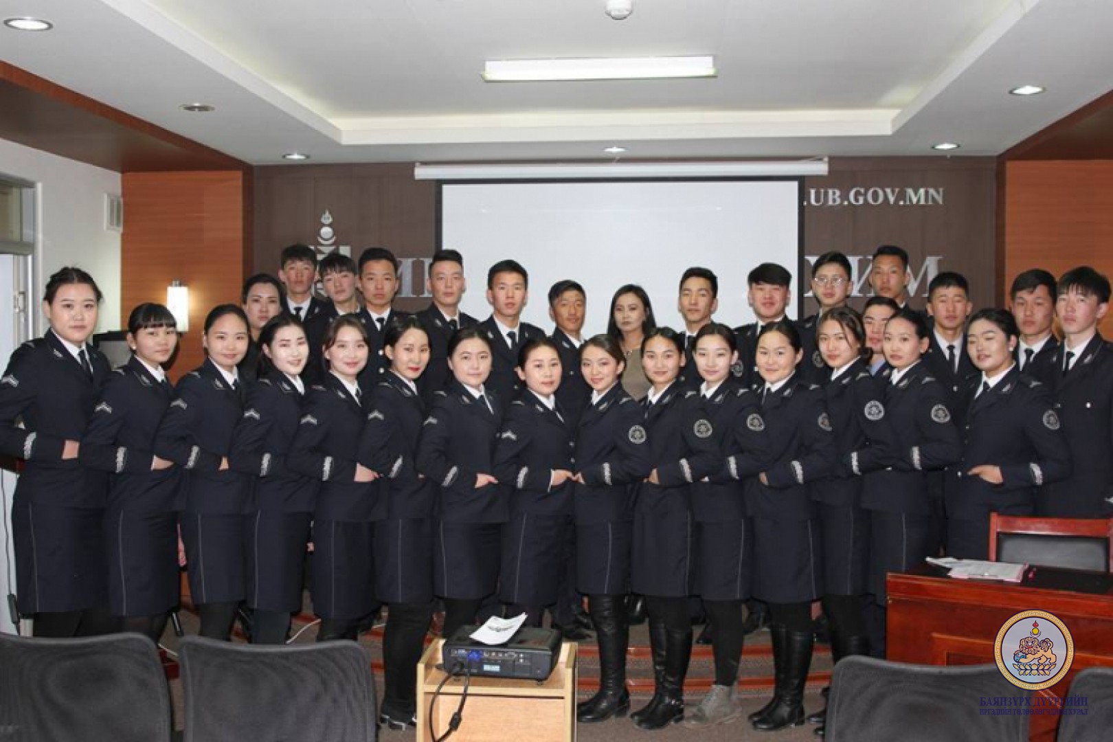 Дүүргийн Их, дээд сургуулиудын оюутан, залуучуудад хуулийн танилцуулга хийлээ.