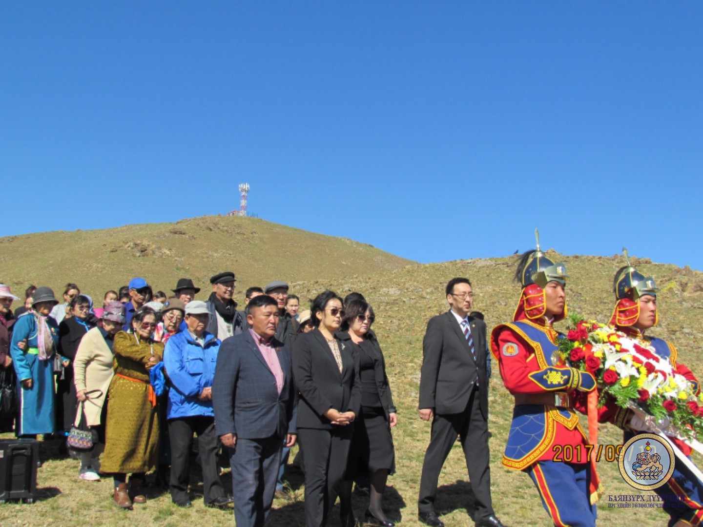Улс төрийн хилс хэрэгт хэлмэгдэгсэд, тэдний үр хүүхдүүдэд хүндэтгэл үзүүллээ