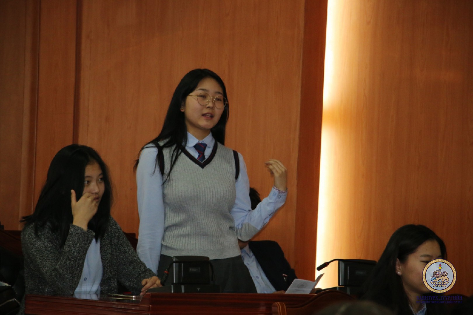 Баянзүрх дүүргийн 133 дугаар сургуулийн ахлах ангийн сурагчид дүүргийн Иргэдийн төлөөлөгчдийн хурлын үйл ажиллагаатай танилцлаа
