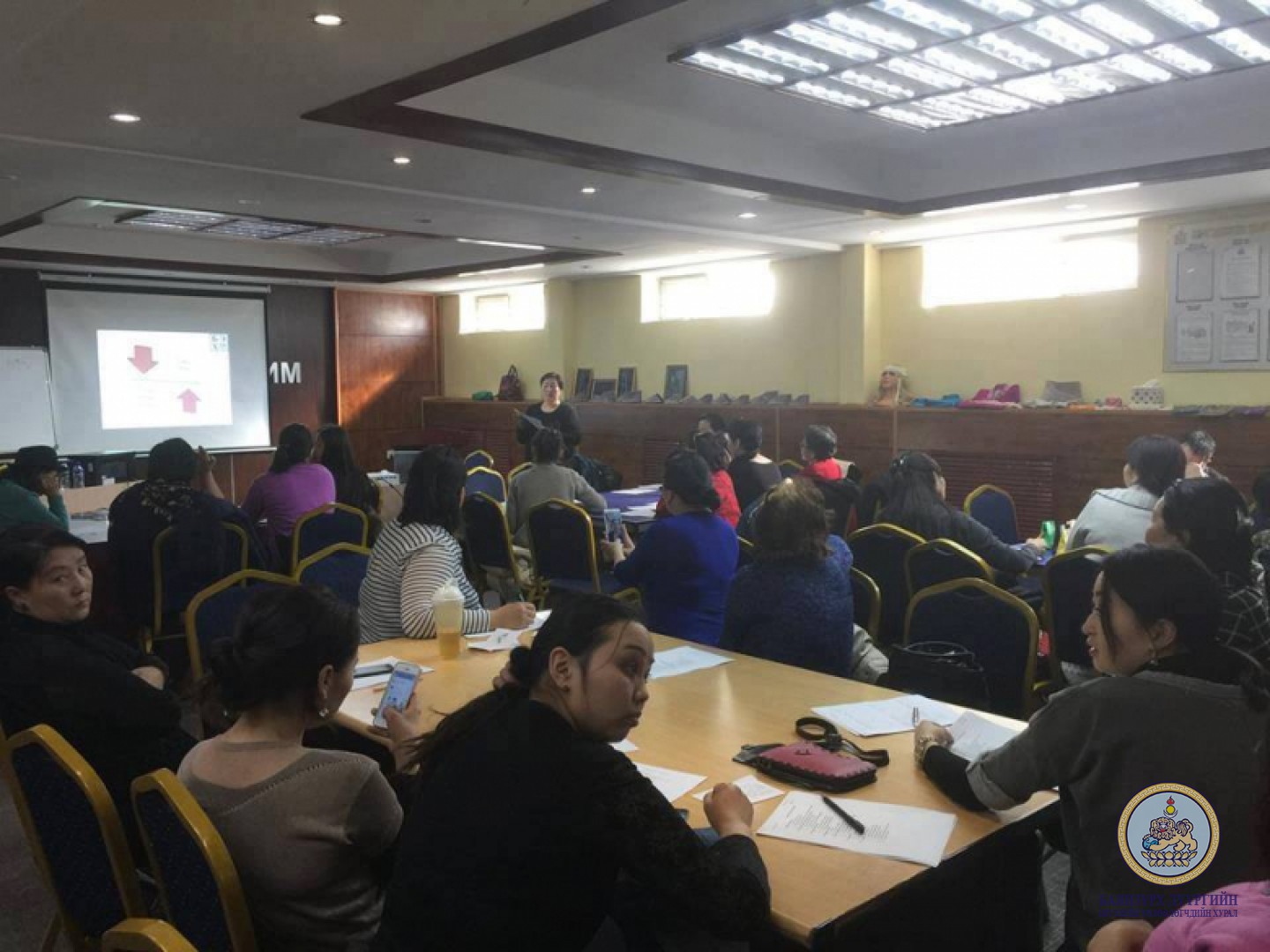 Жижиг, дунд, үйлдвэрлэл эрхлэгч болон өрхийн үйлдвэрлэл эрхлэгч иргэдэд сургалт явуулав.