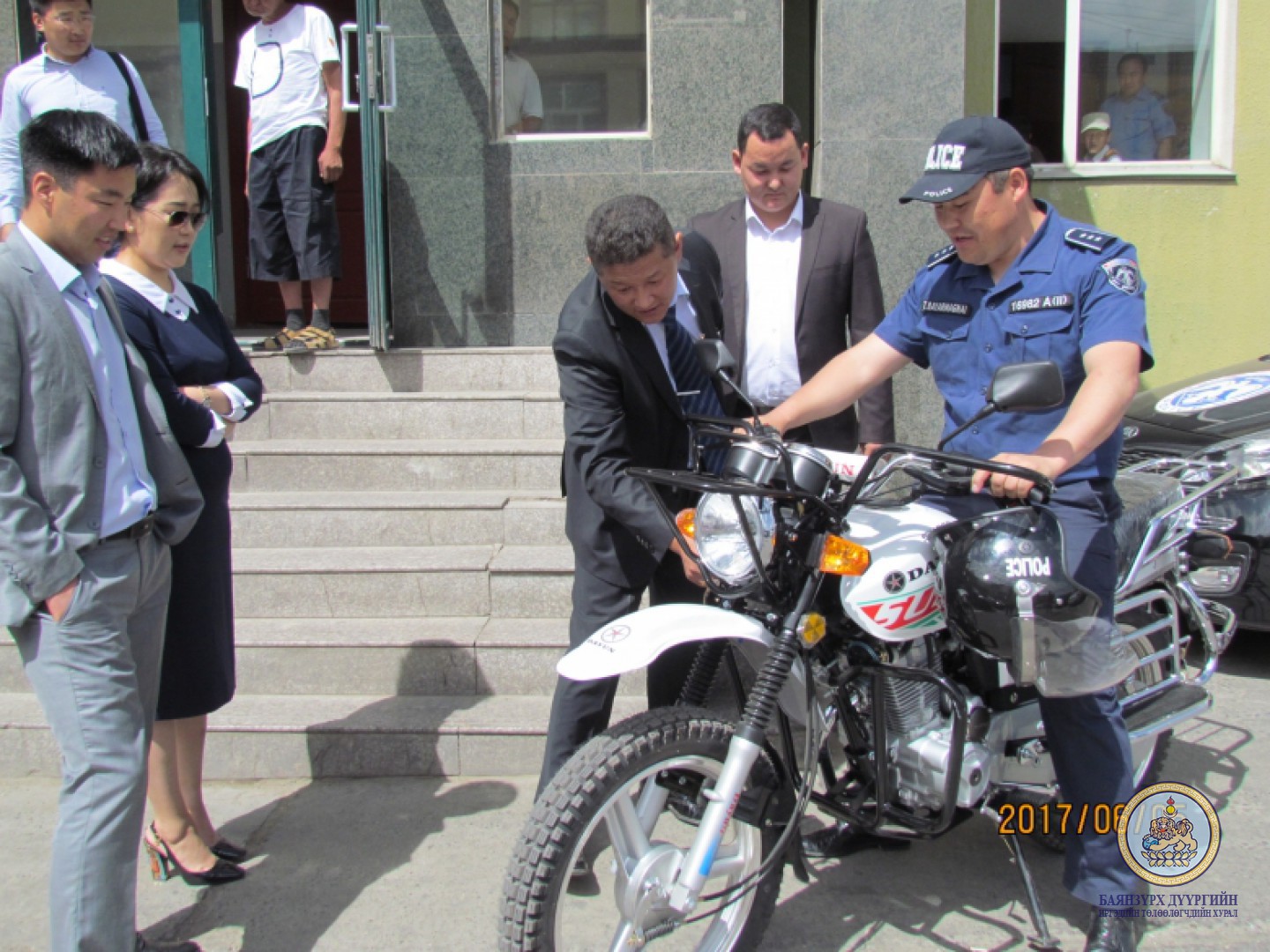 ГХУСАЗСЗ-өөс Цагдаагийн 3 дугаар хэлтэст эргүүлийн мотоцикл хүлээлгэн өглөө