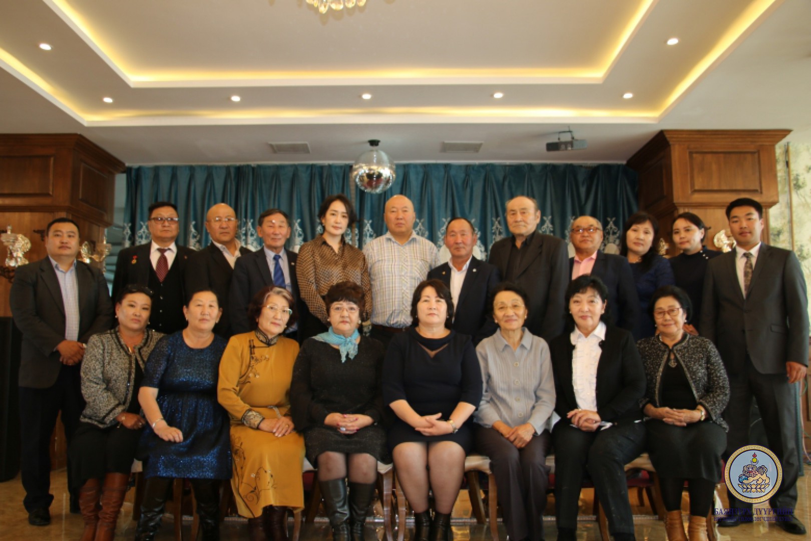 Ахмадууддаа хүндэтгэл үзүүллээ