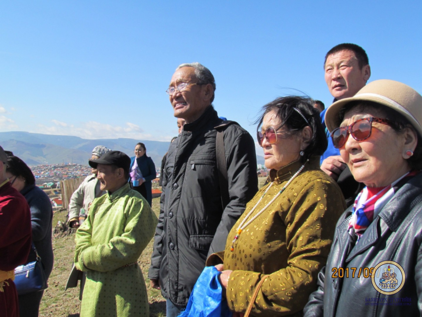 Улс төрийн хилс хэрэгт хэлмэгдэгсэд, тэдний үр хүүхдүүдэд хүндэтгэл үзүүллээ