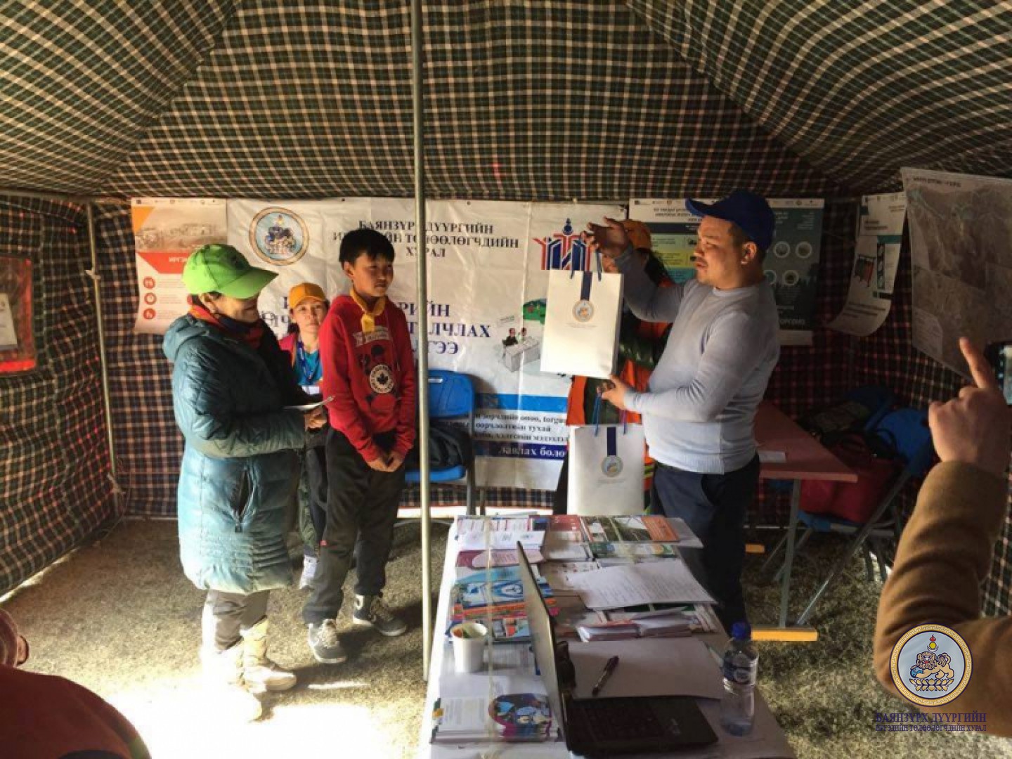 Иргэдэд төрийн үйлчилгээг сурталчлах, цахим үйлчилгээ үзүүлэх “Явуулын танхим-3” үйл ажиллагаа зохион байгууллаа.