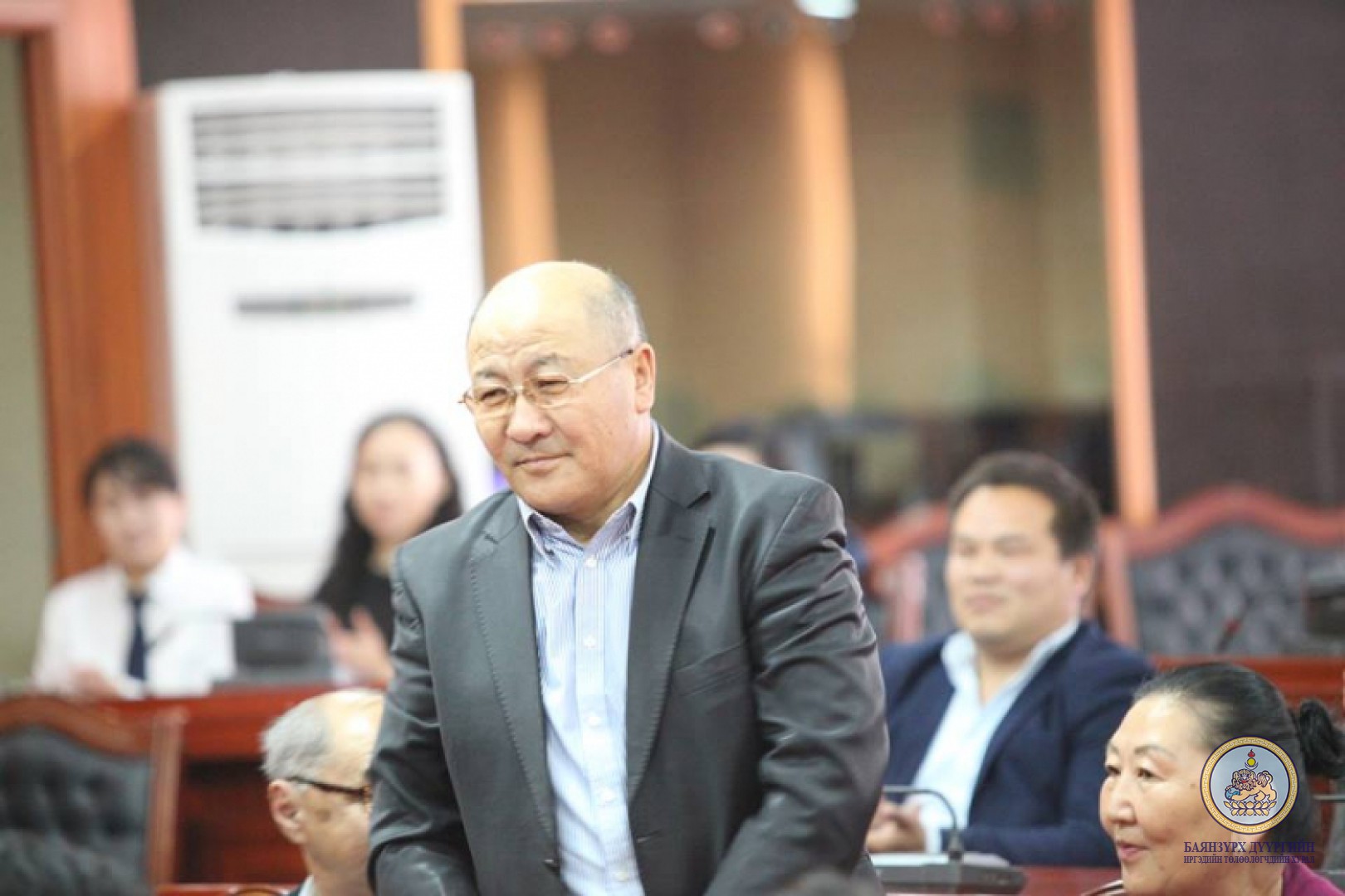 Ахмадууддаа хүндэтгэл үзүүллээ