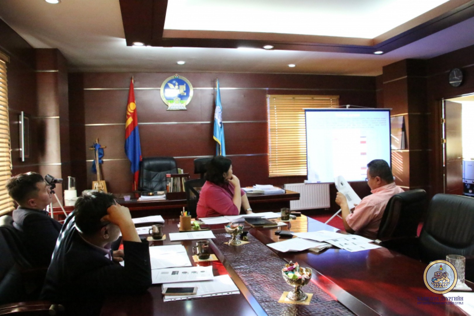 Дүүргийн Иргэдийн төлөөлөгчдийн хурлын Тэргүүлэгчдийн хуралдаан хуралдлаа