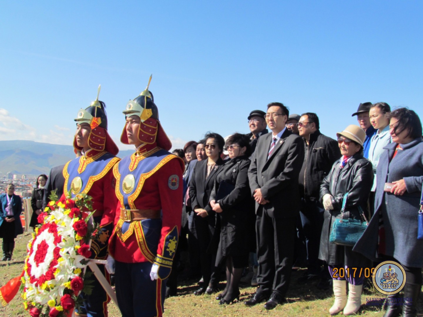 Улс төрийн хилс хэрэгт хэлмэгдэгсэд, тэдний үр хүүхдүүдэд хүндэтгэл үзүүллээ