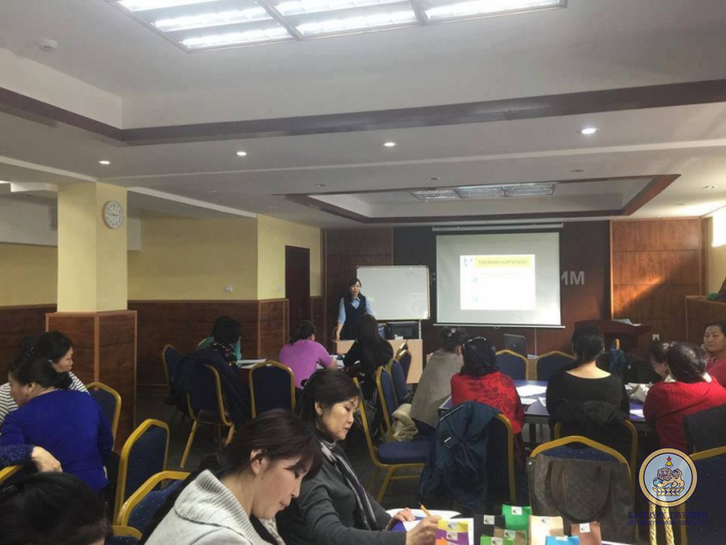 Жижиг, дунд, үйлдвэрлэл эрхлэгч болон өрхийн үйлдвэрлэл эрхлэгч иргэдэд сургалт явуулав.