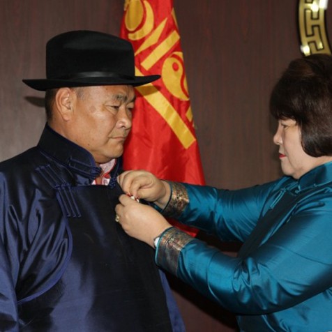 ТӨРИЙН ДЭЭД ОДОН МЕДАЛЬ ГАРДУУЛАХ ЁСЛОЛ БОЛЛОО