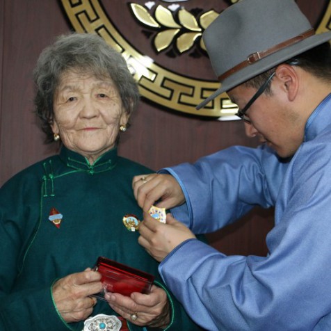 ТӨРИЙН ДЭЭД ОДОН, МЕДАЛЬ ГАРДУУЛАХ ЁСЛОЛ БОЛЛОО