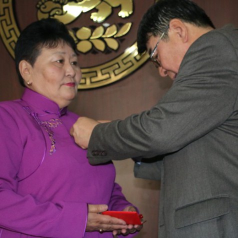 Төрийн дээд одон, медаль гардуулах ёслол боллоо