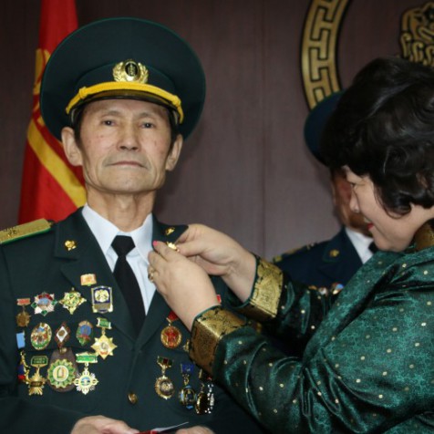 ТӨРИЙН ДЭЭД ОДОН, МЕДАЛЬ ГАРДУУЛАХ ЁСЛОЛ БОЛЛОО