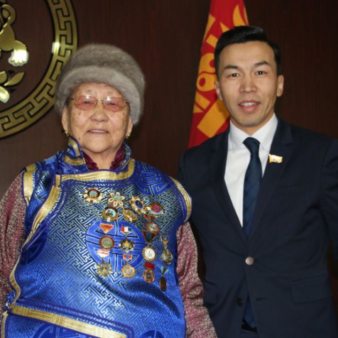 Төрийн дээд одон, медаль гардуулах ёслол боллоо