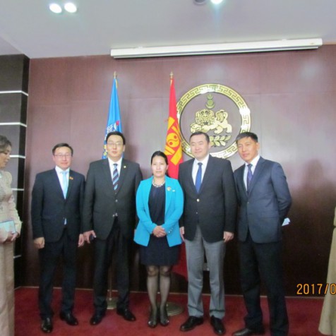 Алдарт эхийн одон гардуулах ёслол хүндэтгэлийн үйл ажиллагаа болж өндөрлөлөө