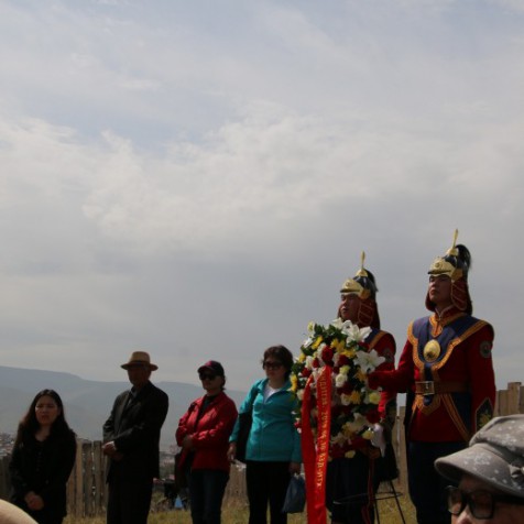 Улс төрийн хилс хэрэгт хэлмэгдэгсэд, тэдний үр хүүхдүүдэд хүндэтгэл үзүүллээ