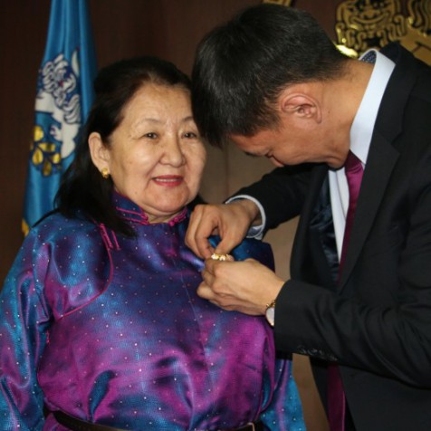 Төрийн дээд одон, медаль гардуулах ёслол боллоо