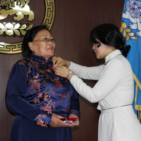 ТӨРИЙН ДЭЭД ОДОН МЕДАЛЬ ГАРДУУЛАХ ЁСЛОЛ БОЛЛОО