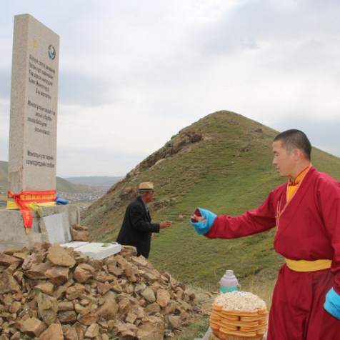 Улс төрийн хилс хэрэгт хэлмэгдэгсэд, тэдний үр хүүхдүүдэд хүндэтгэл үзүүллээ