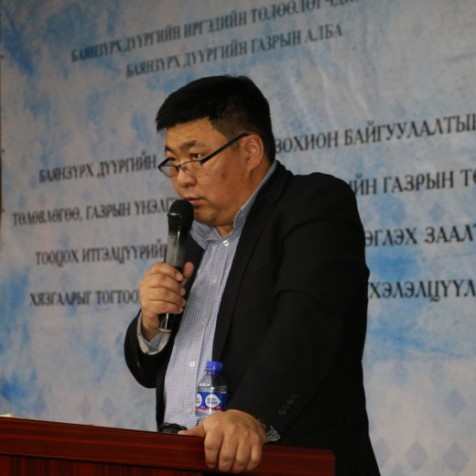 Баянзүрх дүүрэг газрын асуудлаар иргэдээ сонсч байна