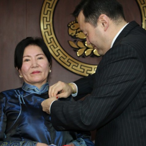 ТӨРИЙН ДЭЭД ОДОН, МЕДАЛЬ ГАРДУУЛАХ ЁСЛОЛ БОЛЛОО