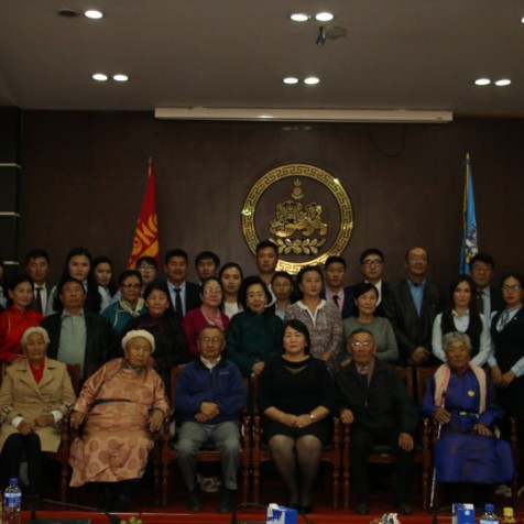 Улс төрийн хилс хэрэгт хэлмэгдэгсэд, тэдний үр хүүхдүүдэд хүндэтгэл үзүүллээ