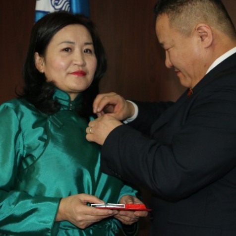 Төрийн дээд одон, медаль гардуулах ёслол боллоо