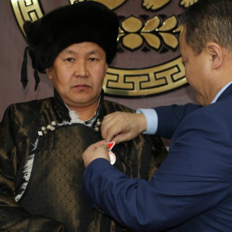 ТӨРИЙН ДЭЭД ОДОН, МЕДАЛЬ ГАРДУУЛАХ ЁСЛОЛ БОЛЛОО