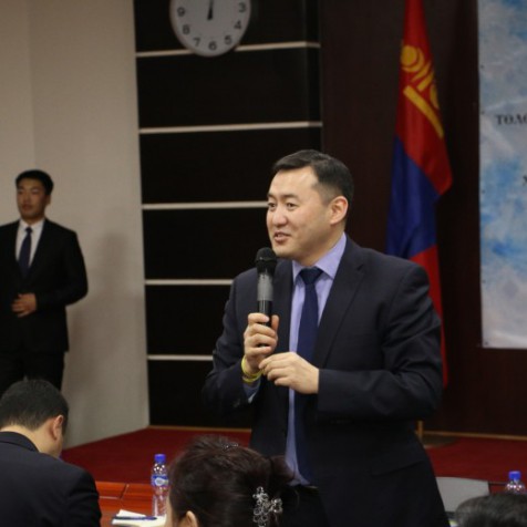 Баянзүрх дүүрэг газрын асуудлаар иргэдээ сонсч байна