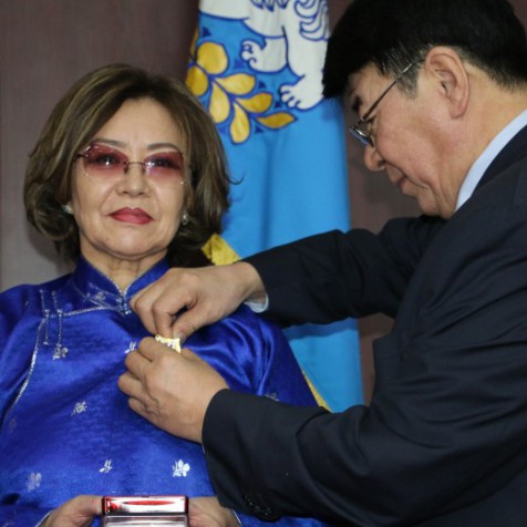 ТӨРИЙН ДЭЭД ОДОН, МЕДАЛЬ ГАРДУУЛАХ ЁСЛОЛ БОЛЛОО