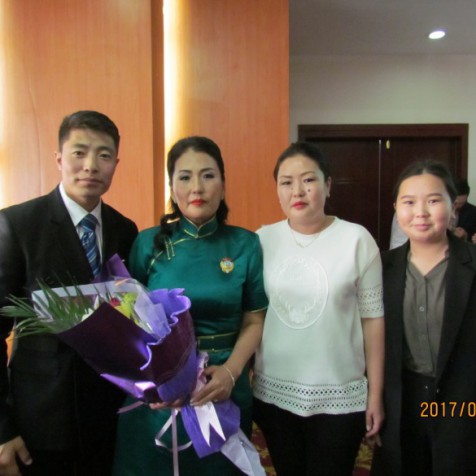 Алдарт эхийн одон гардуулах ёслол хүндэтгэлийн үйл ажиллагаа болж өндөрлөлөө