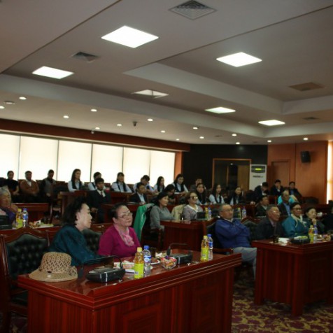 Улс төрийн хилс хэрэгт хэлмэгдэгсэд, тэдний үр хүүхдүүдэд хүндэтгэл үзүүллээ