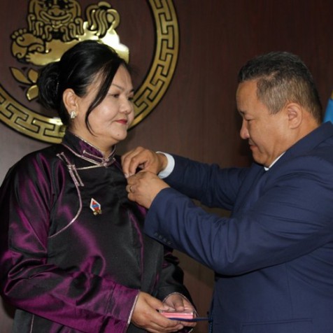 ТӨРИЙН ДЭЭД ОДОН МЕДАЛЬ ГАРДУУЛАХ ЁСЛОЛ БОЛЛОО